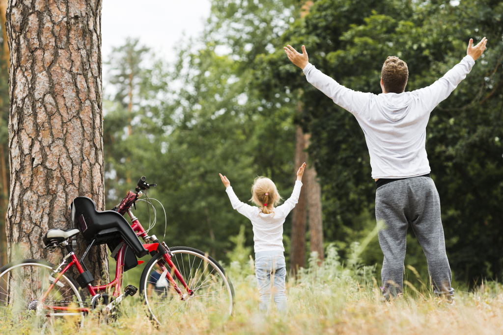 standing-father-daughter-with-hands-air.jpg