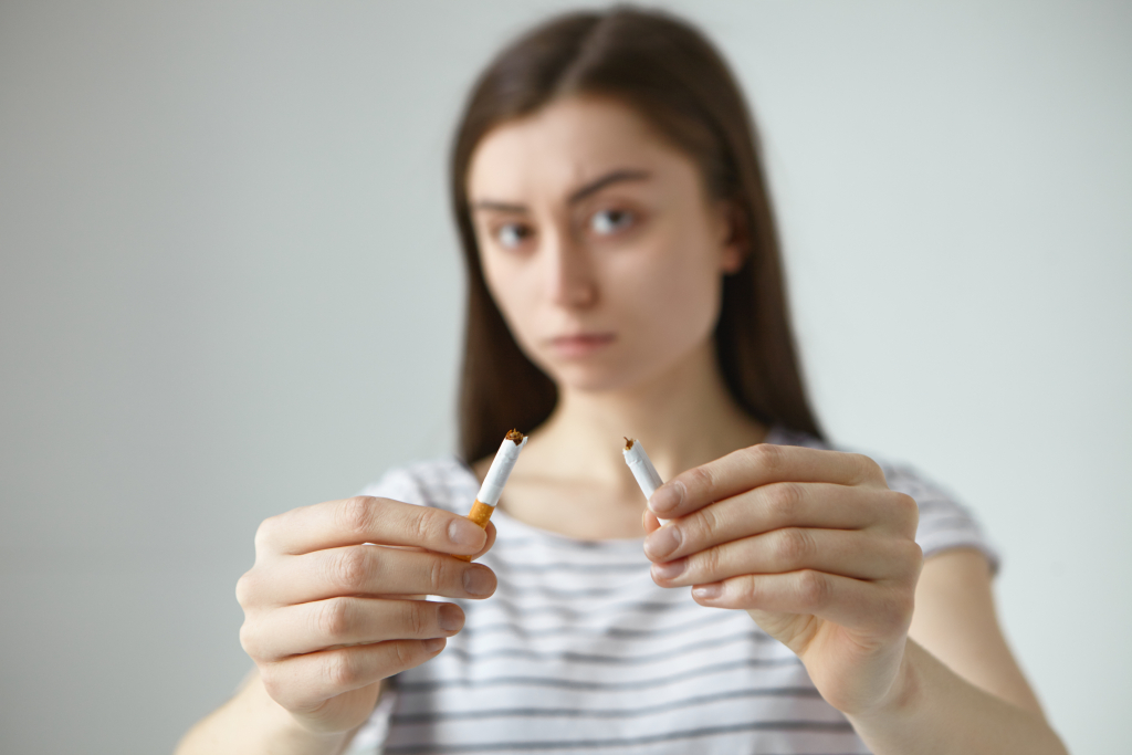 people-healthy-lifestyle-bad-habits-concept-isolated-shot-serious-young-brunette-woman-posing-studio-with-broken-cigarette-social-advertisement-angry-girl-holding-two-halves-cigarette.jpg