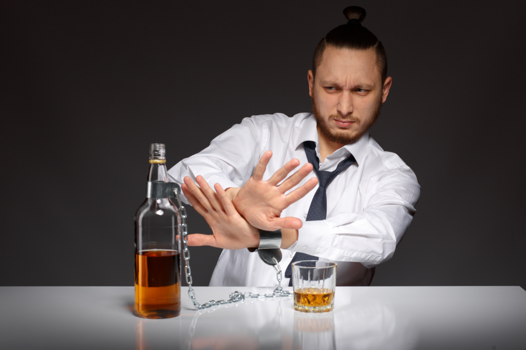employee-rejecting-alcohol.jpg
